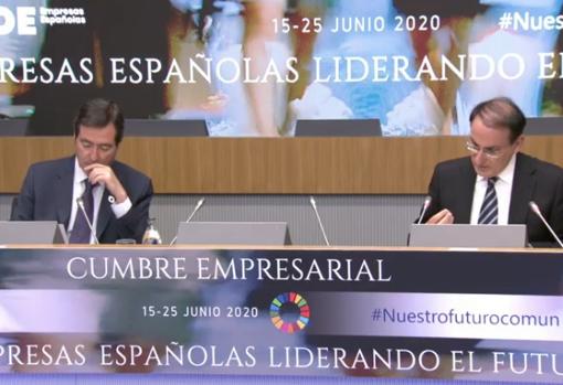 Antonio Garamendi, presidente de la CEOE (izquierda), junto al representante de los empresarios andaluces, Javier González de Lara