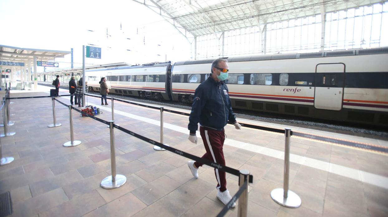 Renfe oferta 220.000 plazas de AVE y Larga Distancia con descuentos de hasta el 50% para viajar este verano