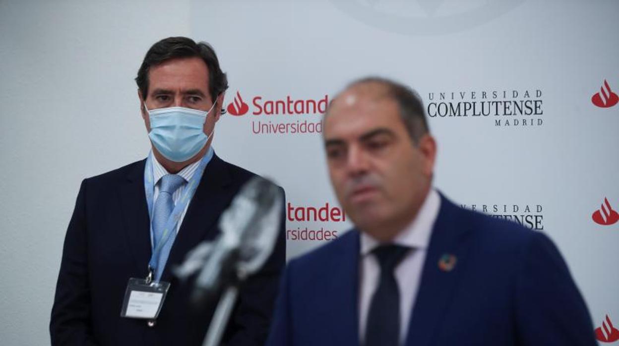 El presidente de ATA Lorenzo Amor (dcha) junto al de la CEOE Antonio Garamendi (izda)