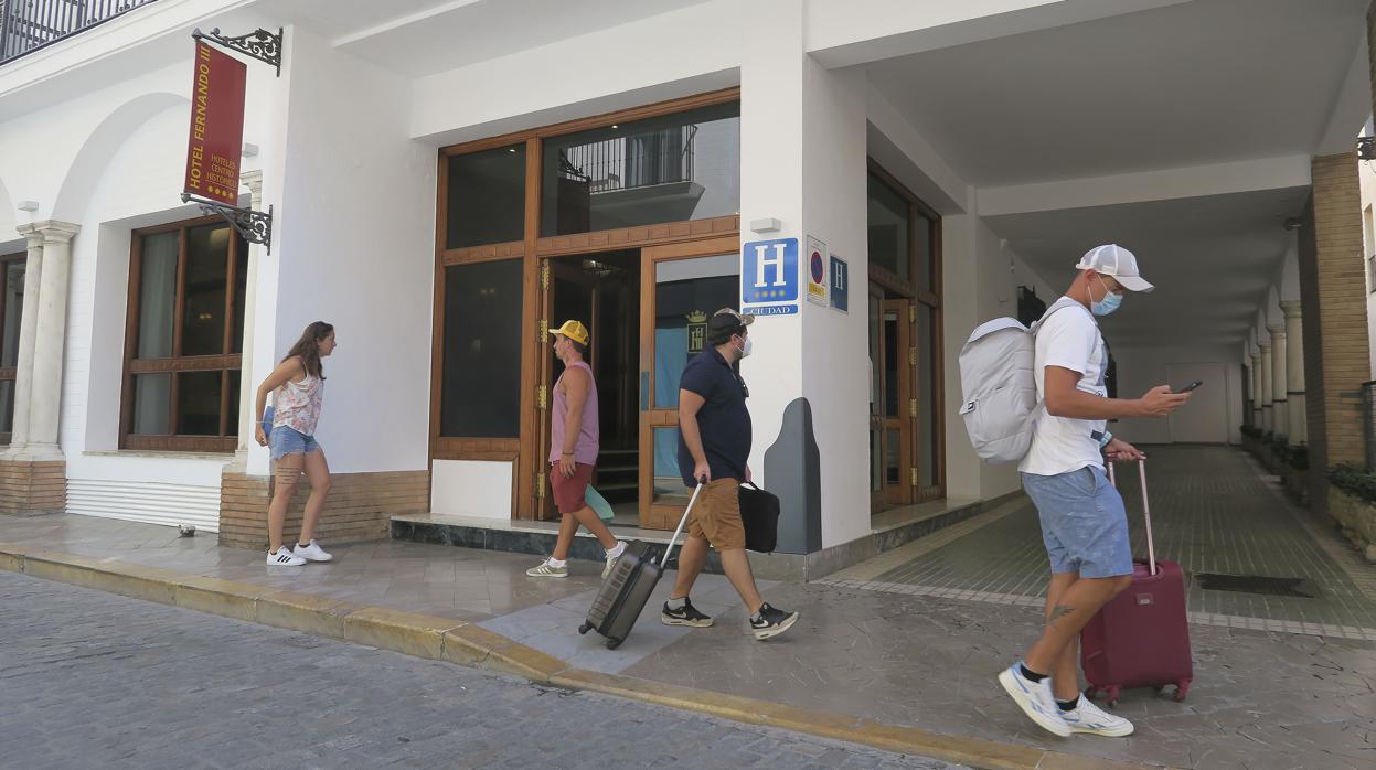 Turistas en el centro de Sevilla