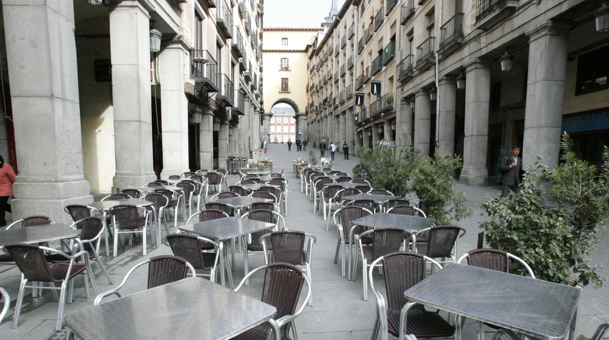 Terrazas vacías durante el confinamiento en los alrededores de la madrileña Plaza Mayor