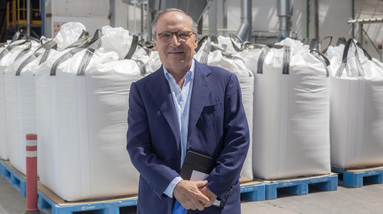 Antonio Hernández Callejas, presidente de Ebro Foods, en las instalaciones de Arrocerías Herba en Sevilla, cabecera de la división arrocera del grupo