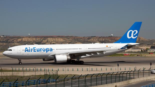 La venta de Air Europa a Iberia condiciona los ajustes de empleo