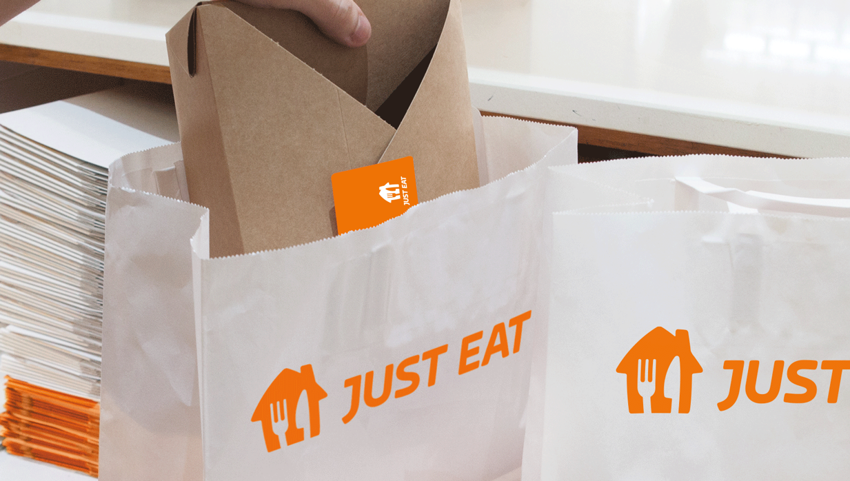 Just Eat Takeaway amplía a 158 millones sus pérdidas hasta junio, pero eleva un 44,2% sus ventas