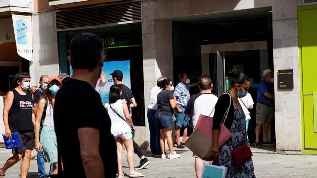 La banca cierra en el primer trimestre del año 286 oficinas, el 1,19% de la red