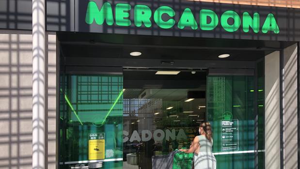 Mercadona implanta en 44 supermercados de Sevilla su nuevo modelo de tienda eficiente