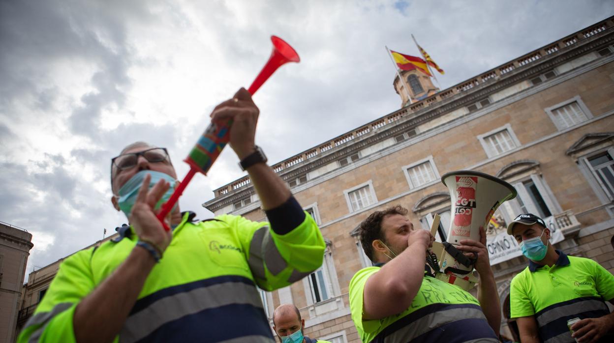 La pandemia ha afectado a dos de los sectores con más peso en nuestra economía: el turismo y la automoción