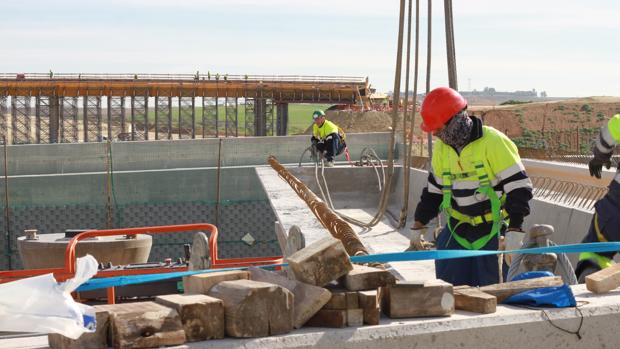 Cae un 25,3% la licitación de obras públicas en Andalucía hasta junio