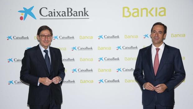 Los consejos de Caixabank y Bankia aprueban su fusión para crear el mayor banco por activos en España