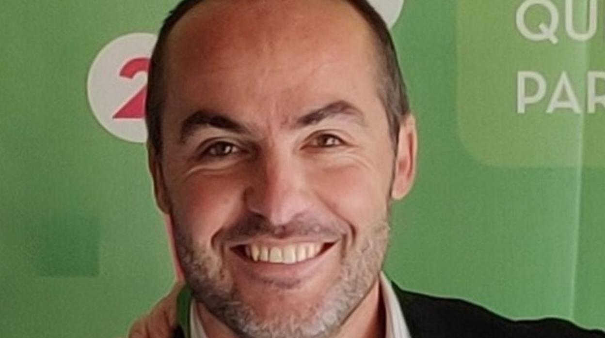 Miguel Martín León, nuevo delegado de Educación y Deporte de la Junta de Andalucía, acusado de estafa por una empresa que produce juguetes eróticos y que patrocinó un equipo de baloncesto que él entrenó