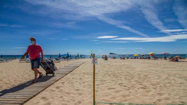 El turismo extranjero bajó un 75,9% en agosto por las restricciones de otros países a España