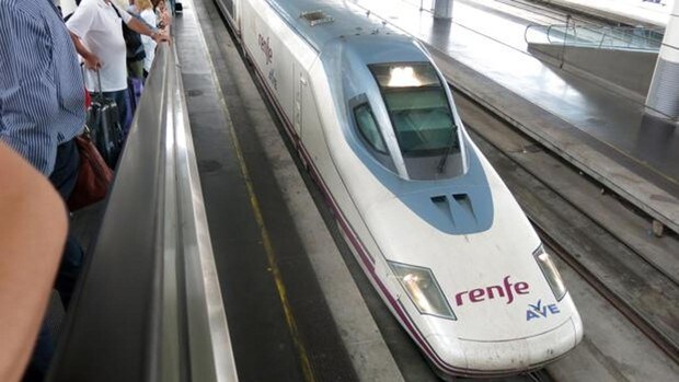 Renfe no cubrirá la oferta de trenes acordada tras la liberalización del AVE