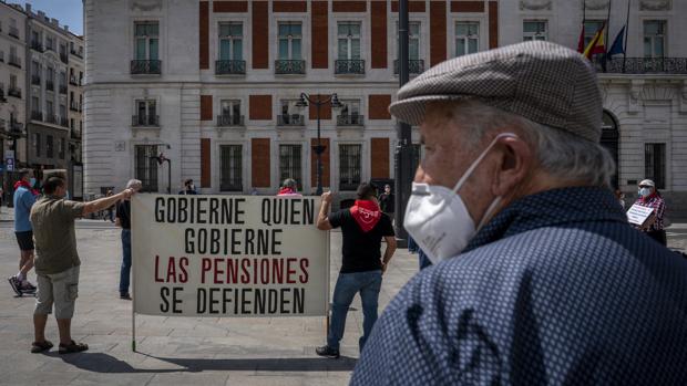 El Gobierno prevé subir las pensiones un 0,9% en 2021, lo mismo que en 2020