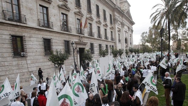 El gasto del Estado en asesores permitiría fichar a 1.850 médicos