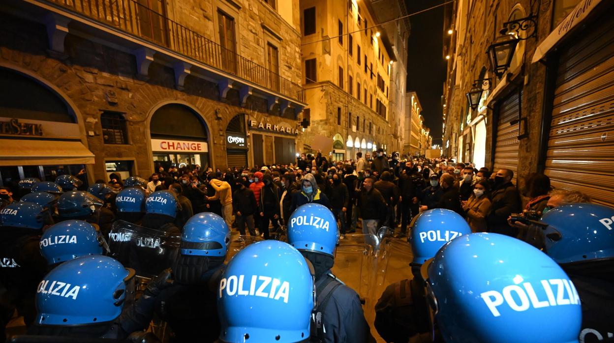 Manifestación en Florencia contra las medidas del Gobierno