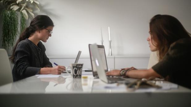 Casi 72.000 trabajadores siguen en ERTE en Andalucía, la gran mayoría por fuerza mayor