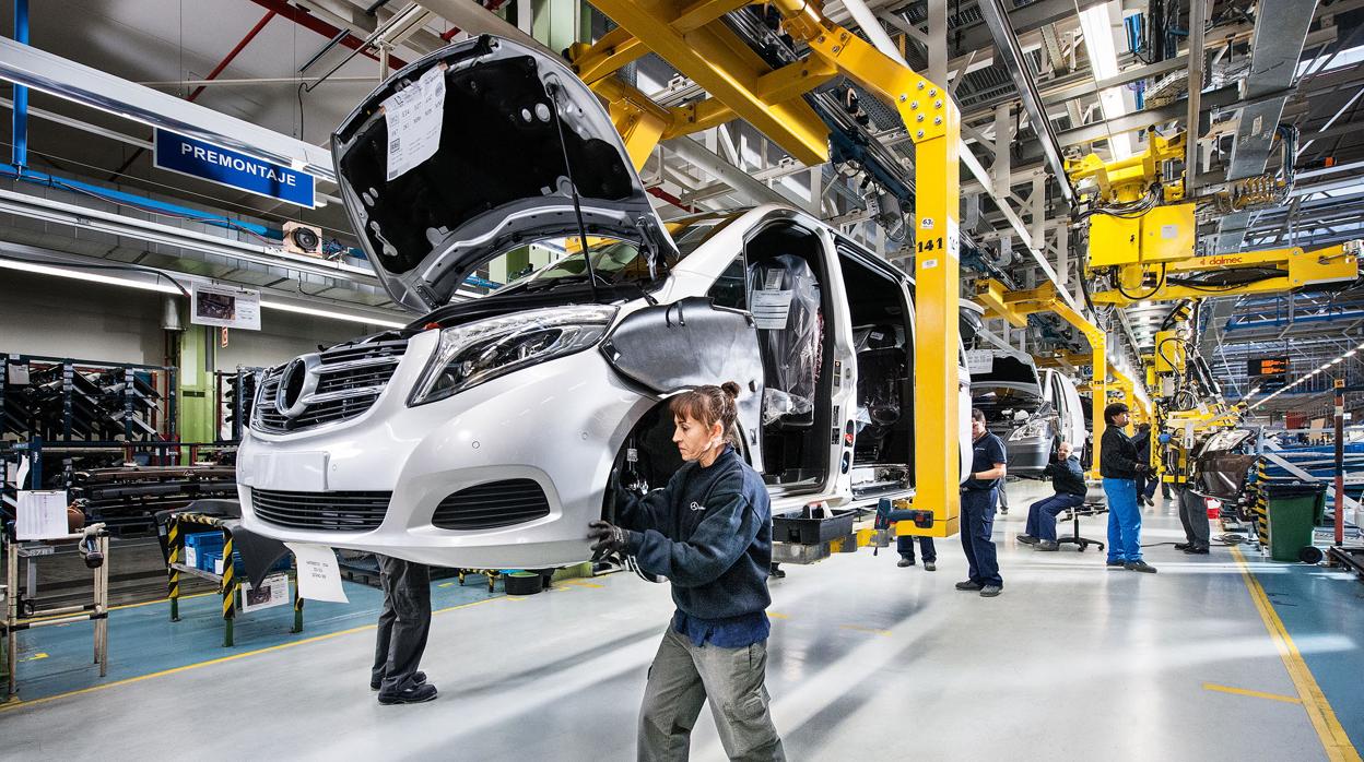 En la actualidad hay 500 trabajadores temporales en la planta vitoriana de Mercedes Benz