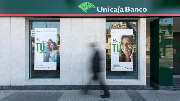 La fusión entre Unicaja y Liberbank obligará a cerrar 110 oficinas, frente a las más de mil de otras uniones