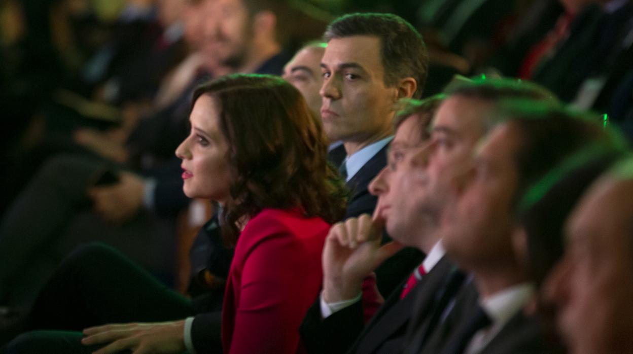 La presidenta de la Comunidad de Madrid, Isabel Díaz Ayuso, y el presidente del Gobierno, Pedro Sánchez