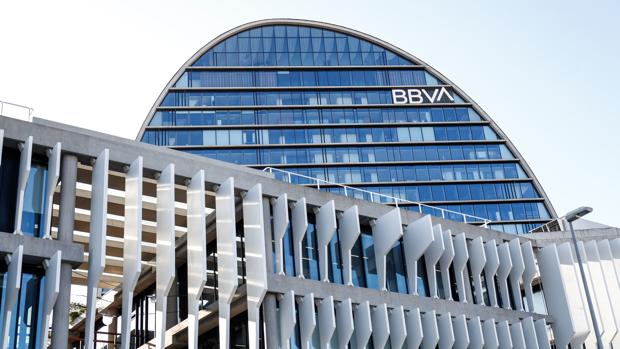 Los analistas estiman que la fusión entre BBVA y Sabadell generará unas sinergias de 700 millones