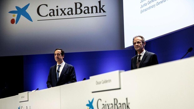 El presidente Gual se despide de Caixabank tras aprobar los accionistas la fusión con Bankia