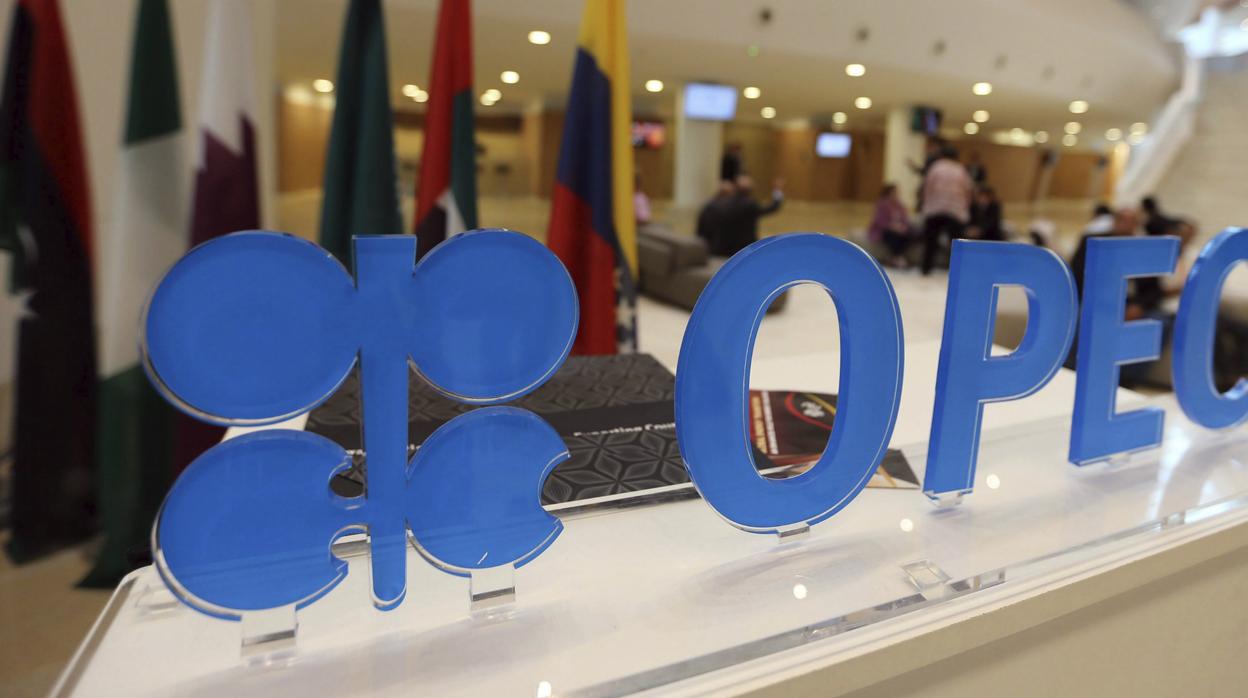 La OPEP+ aumentará la producción de crudo de forma gradual a partir de enero