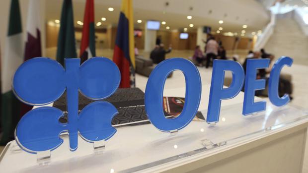 La OPEP+ aumentará la producción de crudo de forma gradual a partir de enero