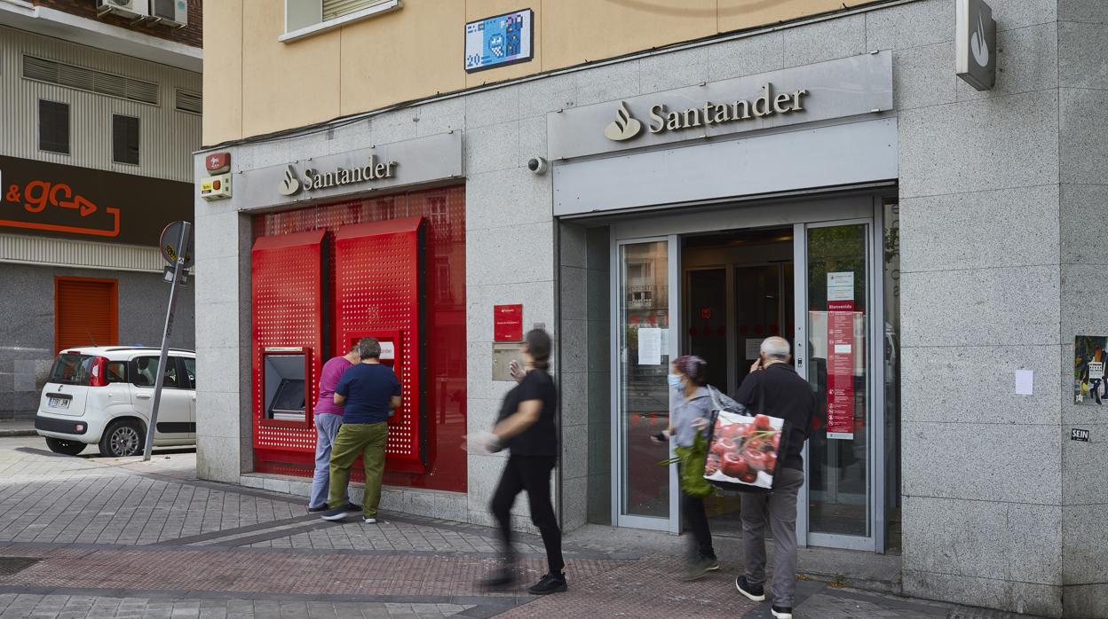 Una oficina de Banco Santander en Madrid