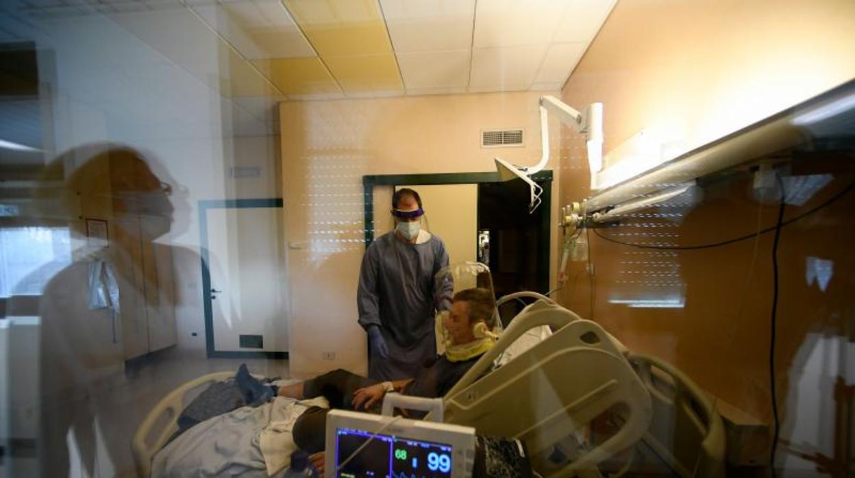 Imagen de un enfermo de Covid en un hospital