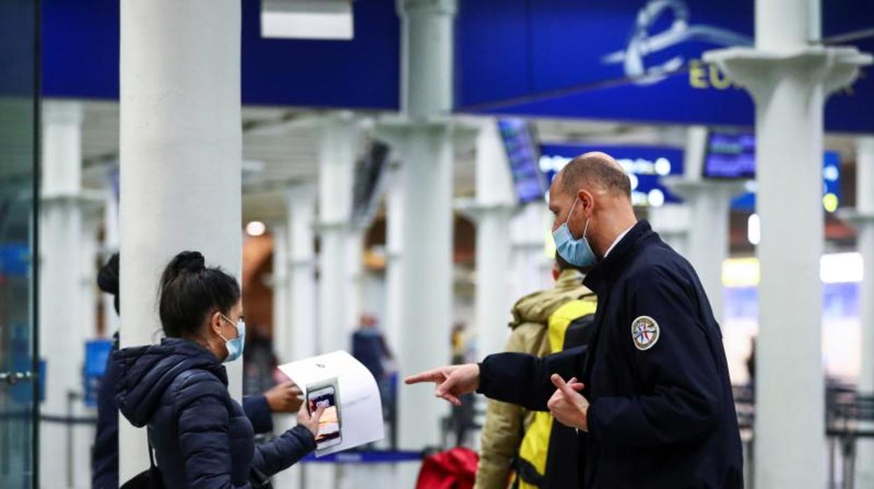 Unos 80 vuelos procedentes del Reino Unido aterrizaron ayer en España pese a las restricciones