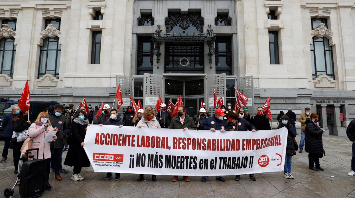 Manifestación de UGT y CCOO contra los accidentes laborales