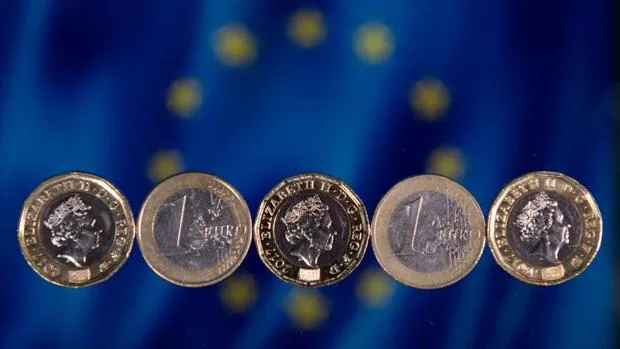 El euro alcanza la marca del 1,22 dólares en plena resaca por el acuerdo entre Bruselas y Londres