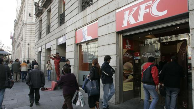 La última locura de KFC: abrirá su primer restaurante en Extremadura tras hablar en Twitter con su presidente