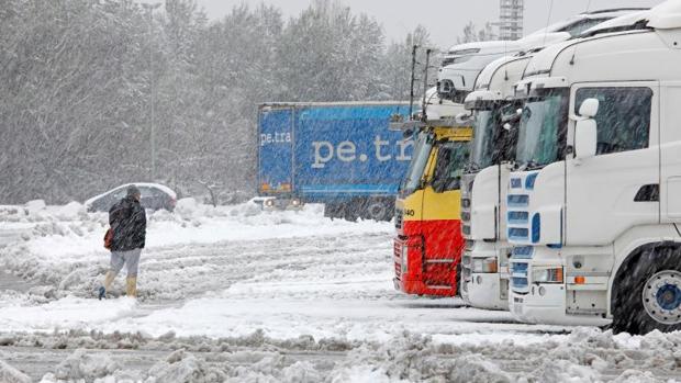 Las patronales de los transportistas y las gasolineras piden crear una red de estaciones de servicio estratégicas