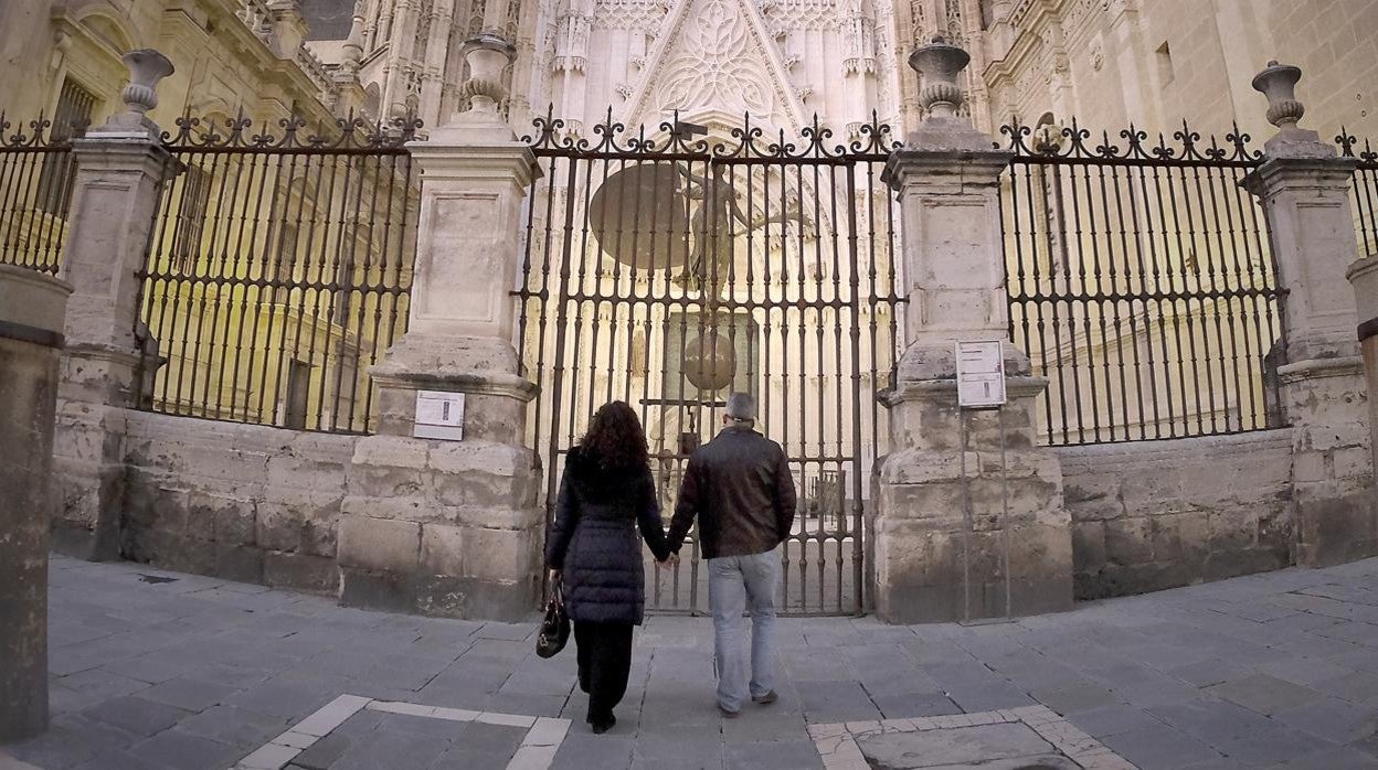 La Catedral de Sevilla, cerrada a las visitas debido a la pandemia