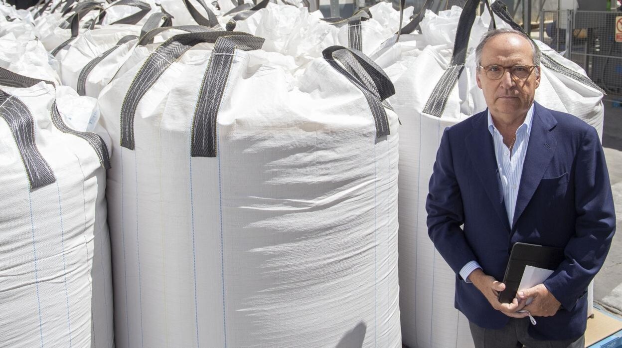 Antonio Hernández Callejas, presidente de Ebro Foods, en la arrocera de San Juan de Aznalfarache