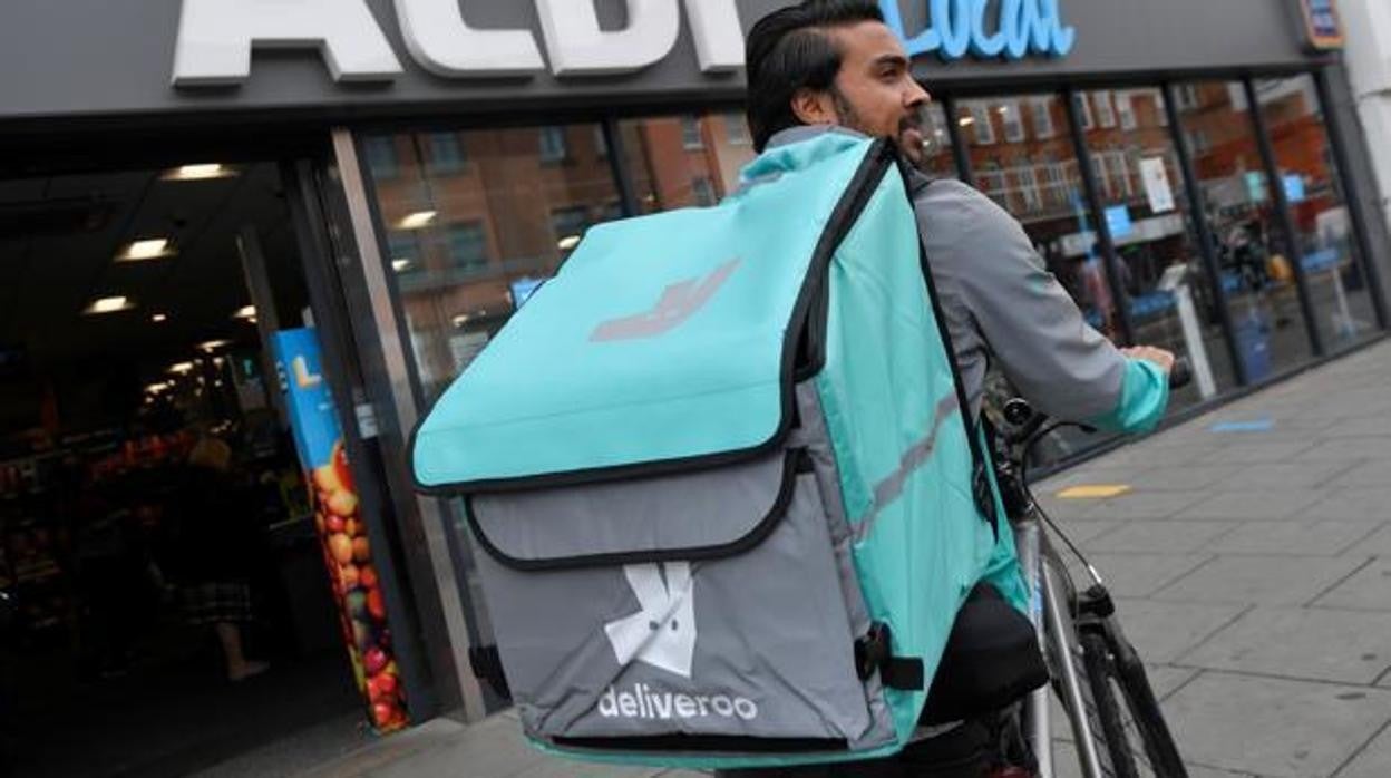 Deliveroo festeja su salida a Bolsa con 18 millones para sus &#039;riders&#039; a pesar de las pérdidas