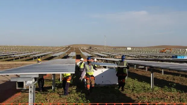 Endesa adquiere 519 MW fotovoltaicos en Huelva a Arena Power por unos 350 millones