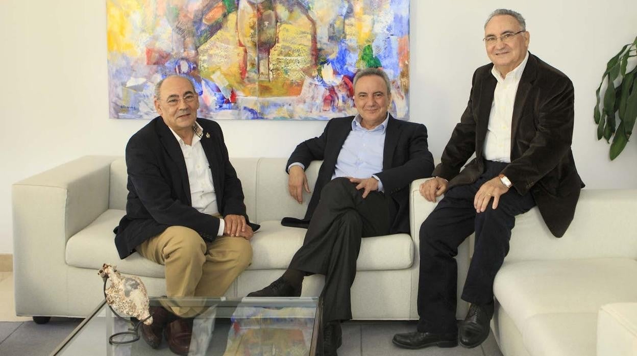 Los hermanos José, Francisco y Eduardo Martínez-Cosentino