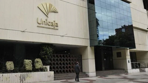 Nuevo paso para la fusión Unicaja-Liberbank, que avanza con recelos por el futuro de la entidad