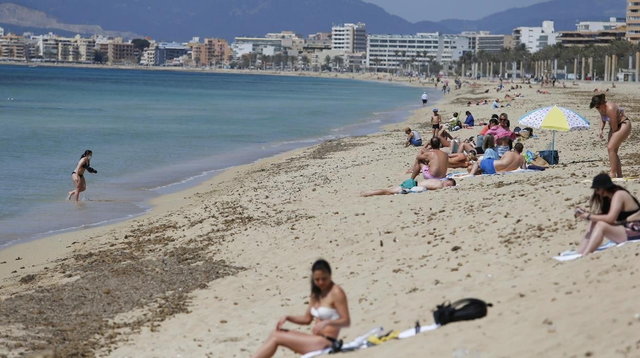 Imagen de una playa de Baleares