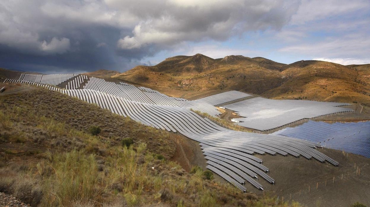 Planta solar fotovoltaica de la localidad almeriense de Lucainena de las Torres