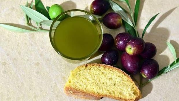 La dieta mediterránea, con el aceite de oliva como protagonista, reduce el riesgo de Covid-19 un 64%