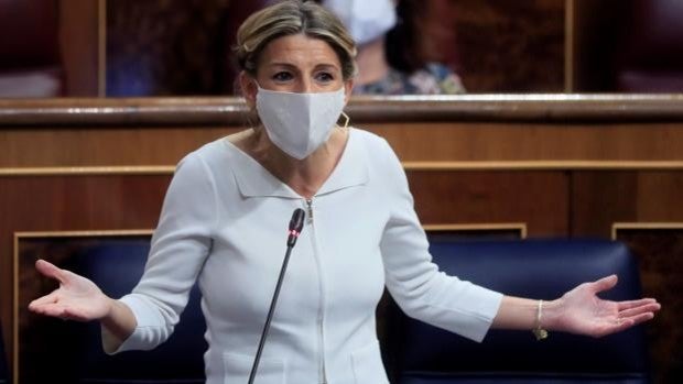 Díaz advierte a las empresas de que busca «una fórmula» para intervenir en los ERE