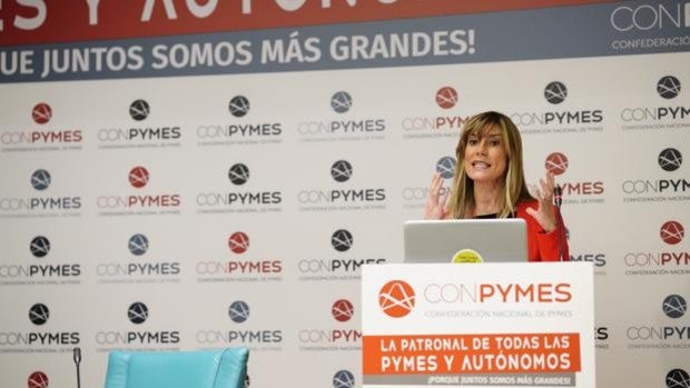 Los empresarios, perplejos por la presencia de la esposa de Sánchez amadrinando a unas pymes