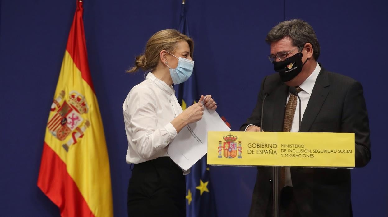La ministra de Trabajo, Yolanda Díaz y el ministro de Seguridad Social, José Luis Escrivá