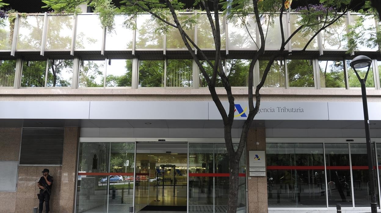 Edificio de la Agencia Tributaria para hacer la declaración de la Renta