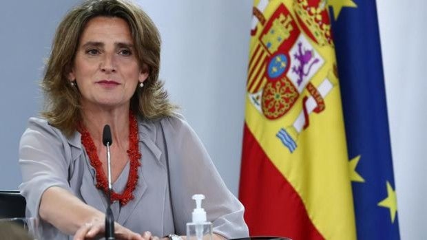 «No recomendaría a mi madre que se levante a las 2 de la mañana a planchar», dice la ministra Ribera