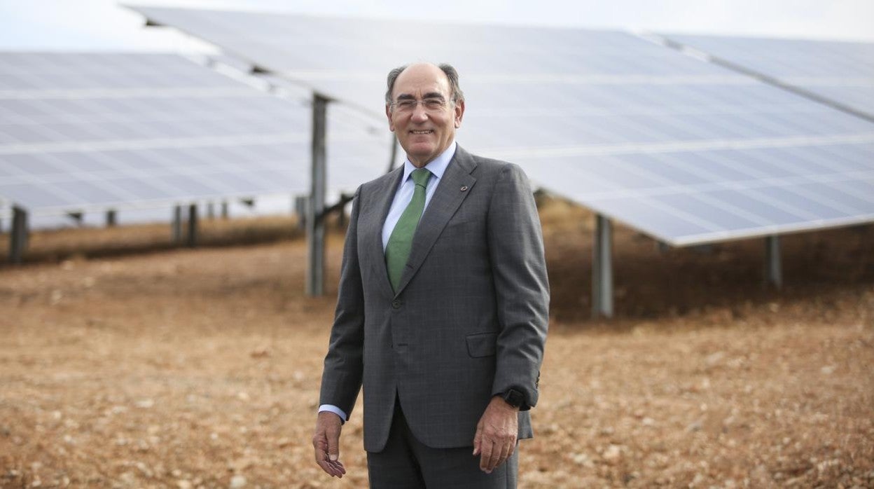 Ignacio Galán, presidente de Iberdrola, en la inauguración de una planta solar fotovoltaica en El Andévalo onubense