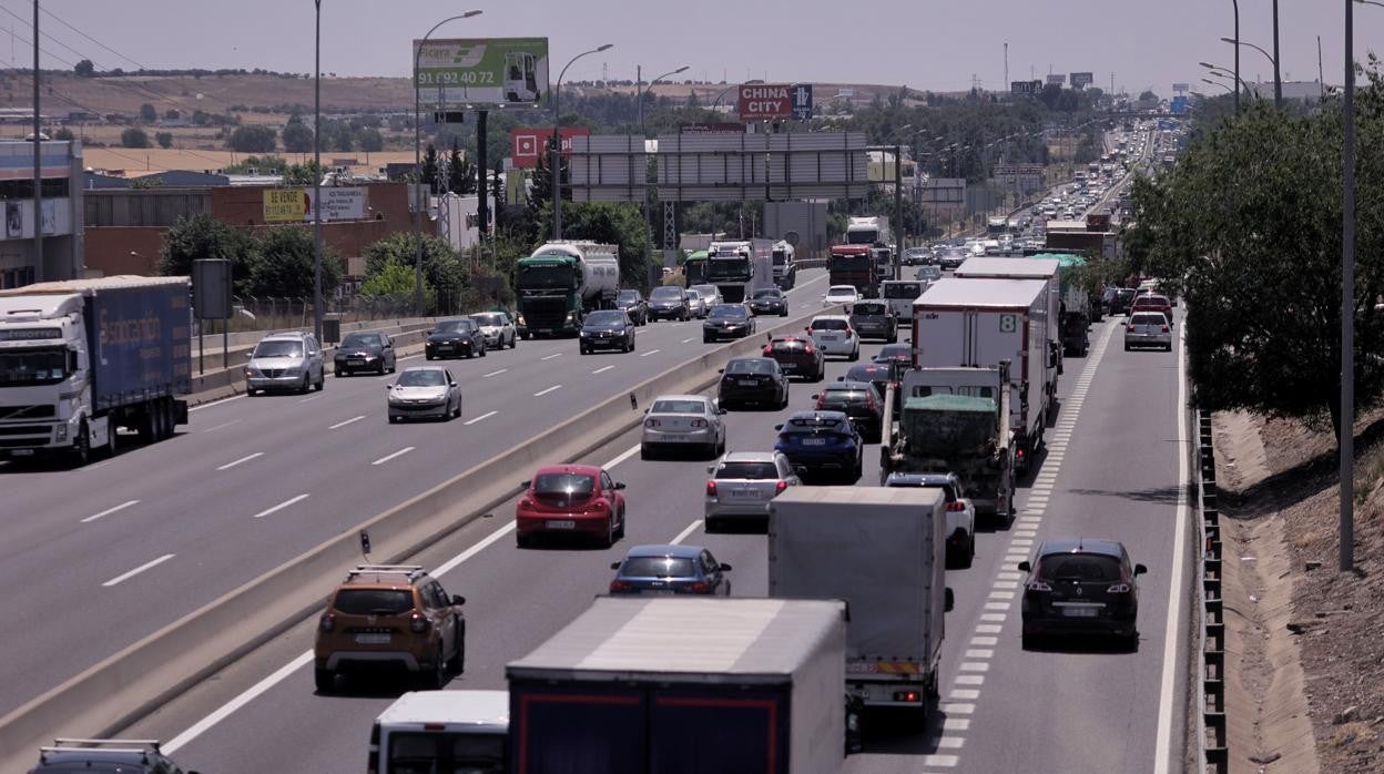 Tráfico de coches en la autovía del Sur